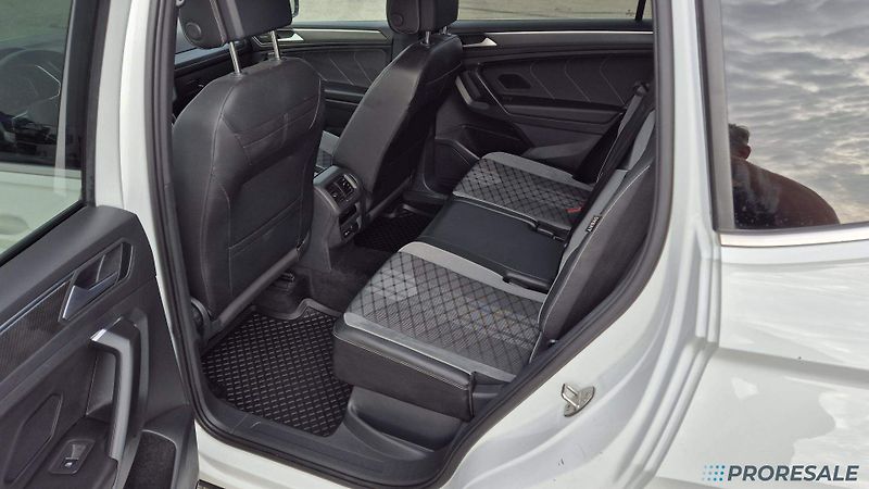 Volkswagen Tiguan R-LINE 4MOTION 2.0 TDI - fotka 11 z 19