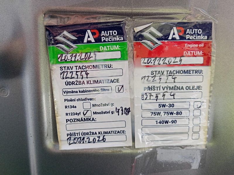 Suzuki Vitara (2015) 1.6 VVT 4x4! Kamera! 2sady kol - fotka 22 z 33