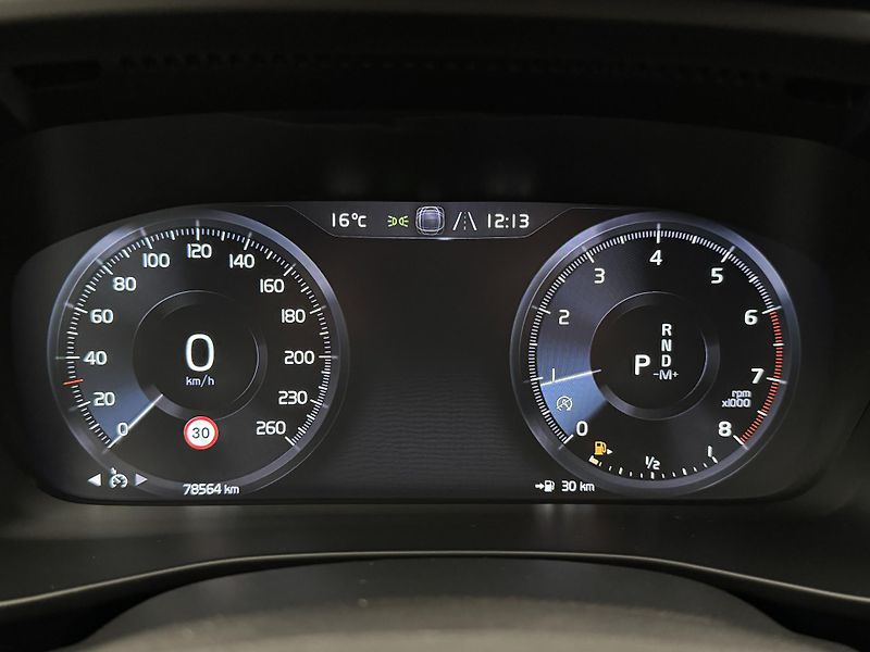 Volvo XC40 T3 MOMENTUM CZ 1.maj - fotka 19 z 31