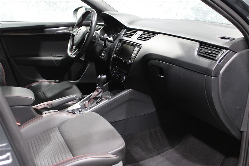 Škoda Octavia 2,0 162 kW RS DSG, NAVI, 1. ma - fotka 12 z 39