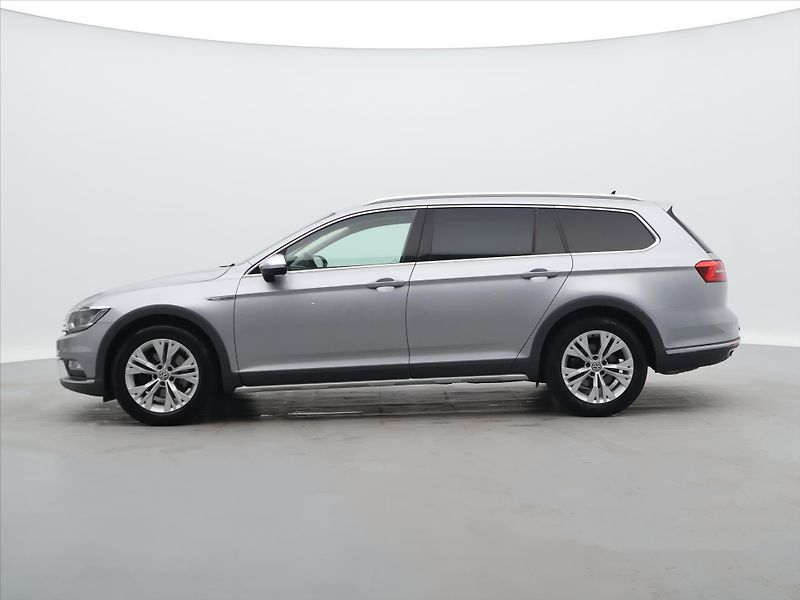 Volkswagen Passat Alltrack 2,0 TSI 162kW 4Motion - fotka 4 z 27