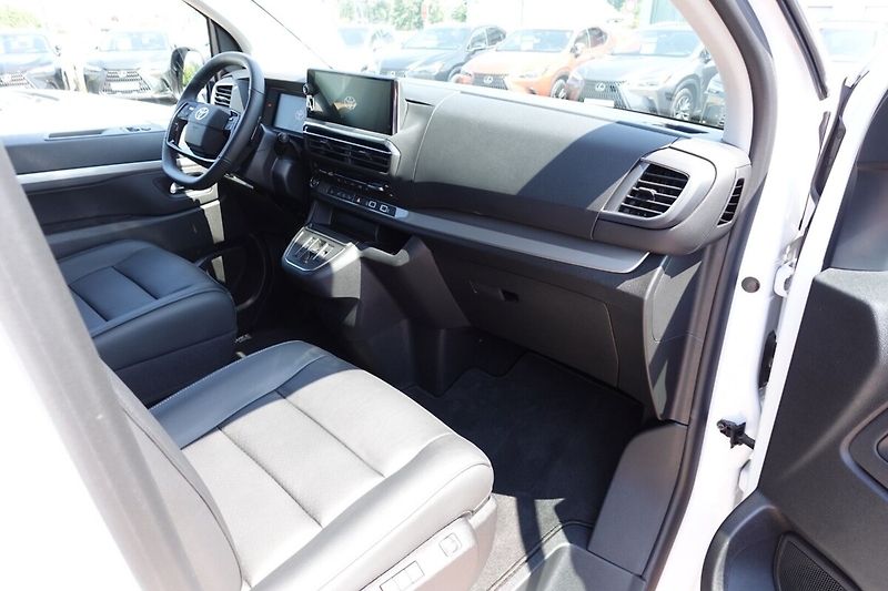 Toyota ProAce Verso 2.0 Diesel 177 - 8 AT VIP 7S S - fotka 12 z 38