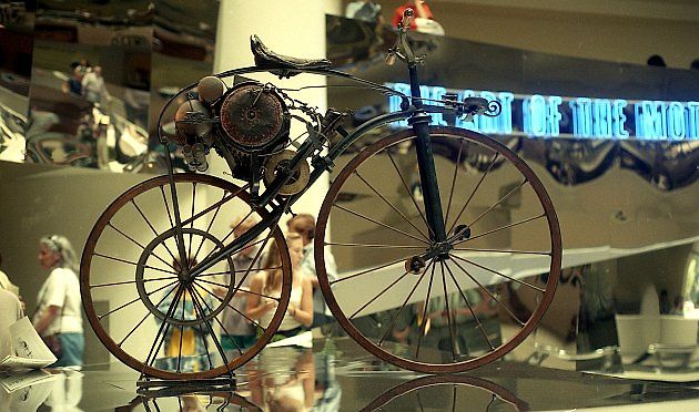 Michaux-Perreaux steam velocipede je považován za jeden z prvních motocyklů., zdroj: Wikimedia Commons, ROGERIOMACHADO, CC BY-SA 2.0