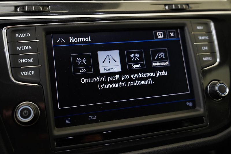 Volkswagen Tiguan - fotka 21 z 26