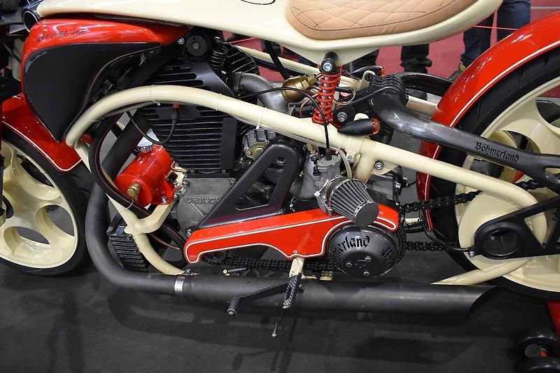 Stánek značky na Motosalonu v Brně