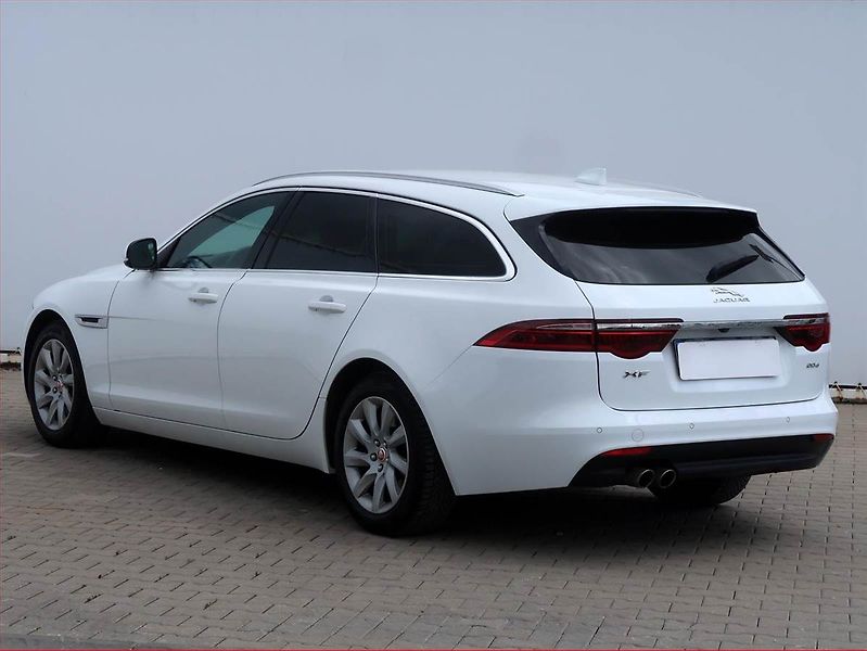 Jaguar XF (2018) 20d, Automat, Kůže, Navi - fotka 4 z 19