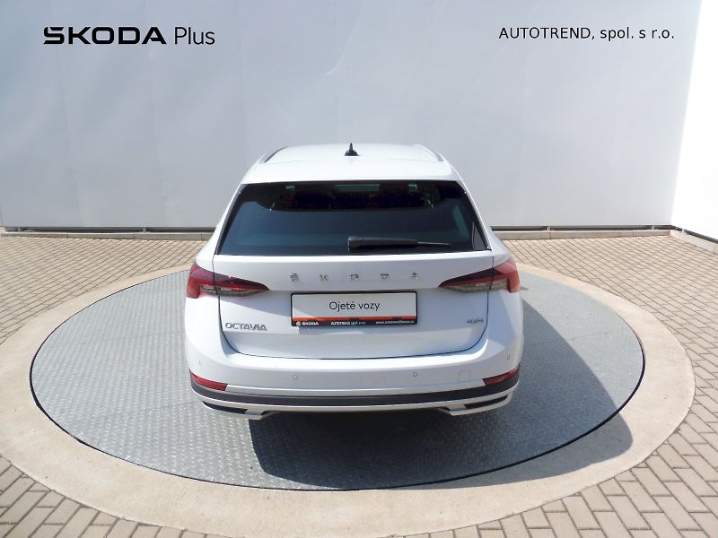 Škoda Octavia (2023) Combi Scout 2,0 TDI 147kW DSG - fotka 25 z 30