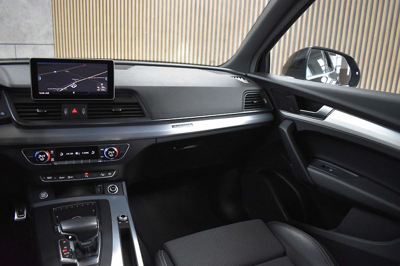 Audi Q5 40 TDI S-LINE* REZERVACE - fotka 9 z 38