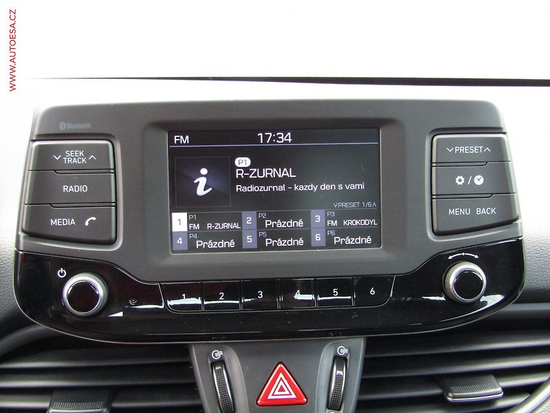 Hyundai i30 (2017) 1.6CRDi, ČR, servis.kniha, AC - fotka 15 z 19