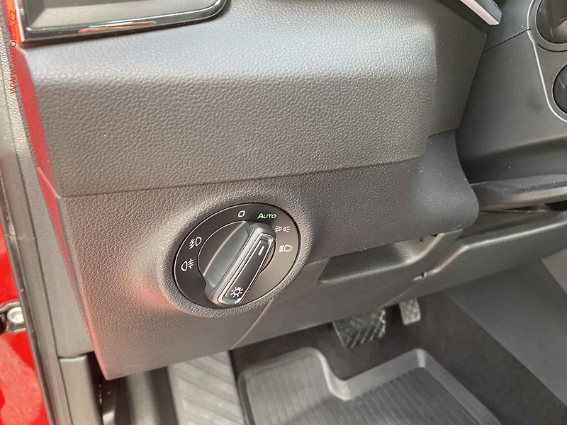 Škoda Karoq (2017) 1.5 TSI, 2.maj,ČR, Style - fotka 16 z 20