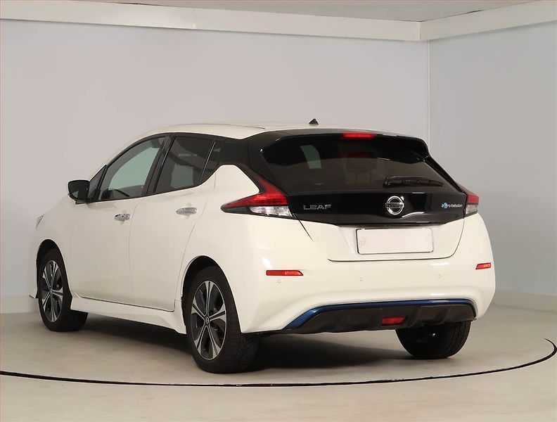 Nissan Leaf (2020) 62 kWh, SoH 87% - fotka 4 z 28