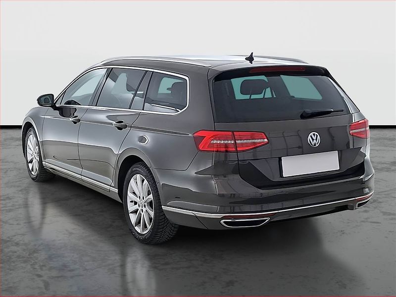 Volkswagen Passat (2017) Highline 2.0 TDI, Serv.kniha - fotka 4 z 19