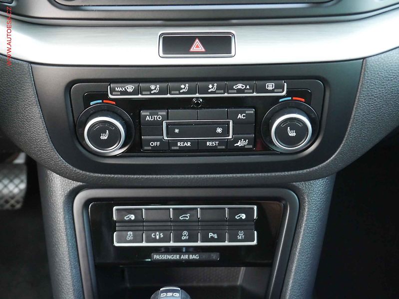 Volkswagen Sharan (2012) 2.0TDi, AT, navi, bixen - fotka 12 z 17