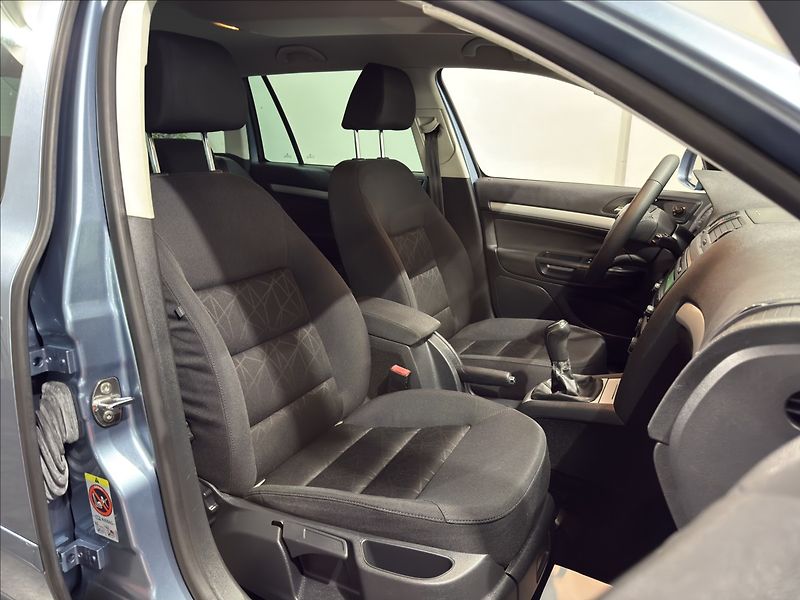 Škoda Octavia 1,4   TSI 90KW 1.MAJ FAMILY - fotka 25 z 37
