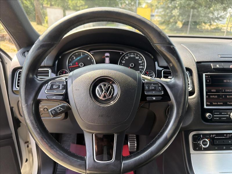Volkswagen Touareg 3,0 TDi 180 Kw Highline tažné - fotka 19 z 38