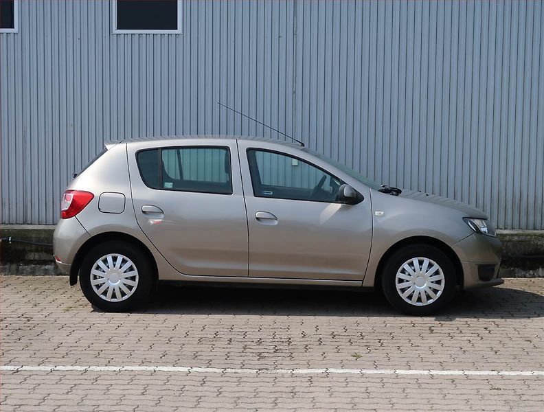 Dacia Sandero (2014) 1.2 16V, ČR,1.maj - fotka 6 z 15