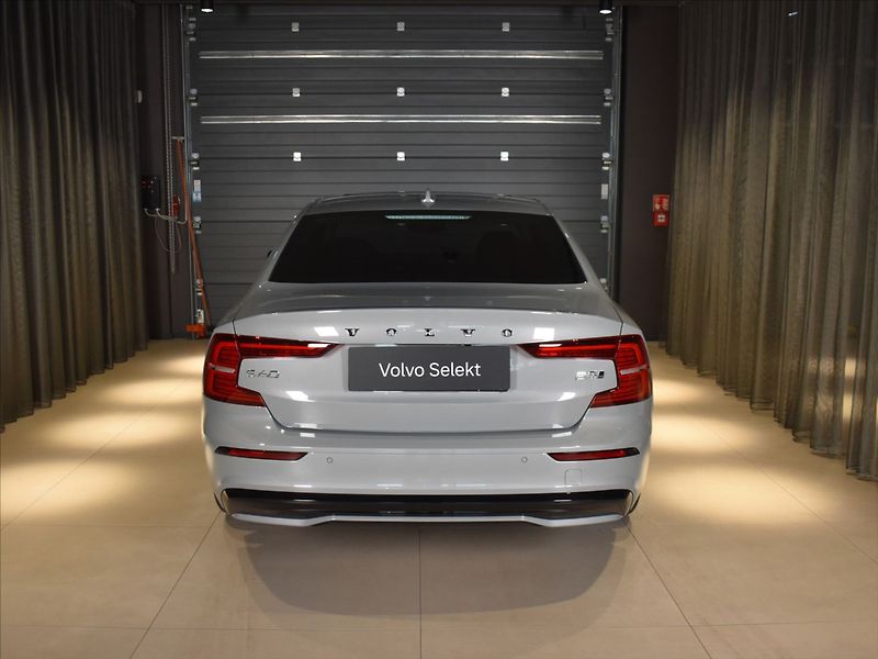 Volvo S60 2,0 B5 AWD Ultimate Panorama - fotka 5 z 23