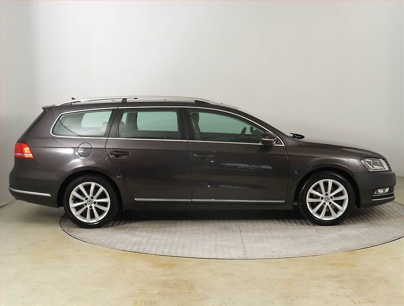 Volkswagen Passat (2011) Highline 2.0 TDI, 4X4 - fotka 6 z 24