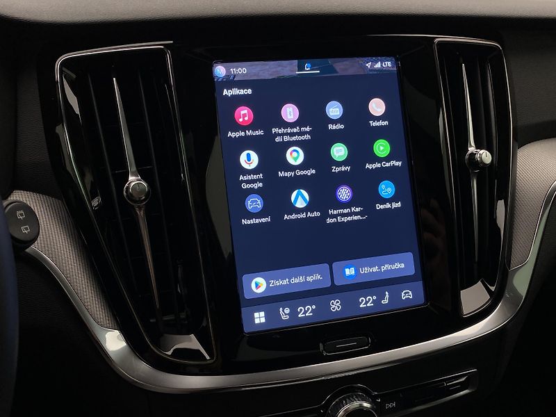 Volvo V60 B4 DARK PLUS AUT  - fotka 8 z 59