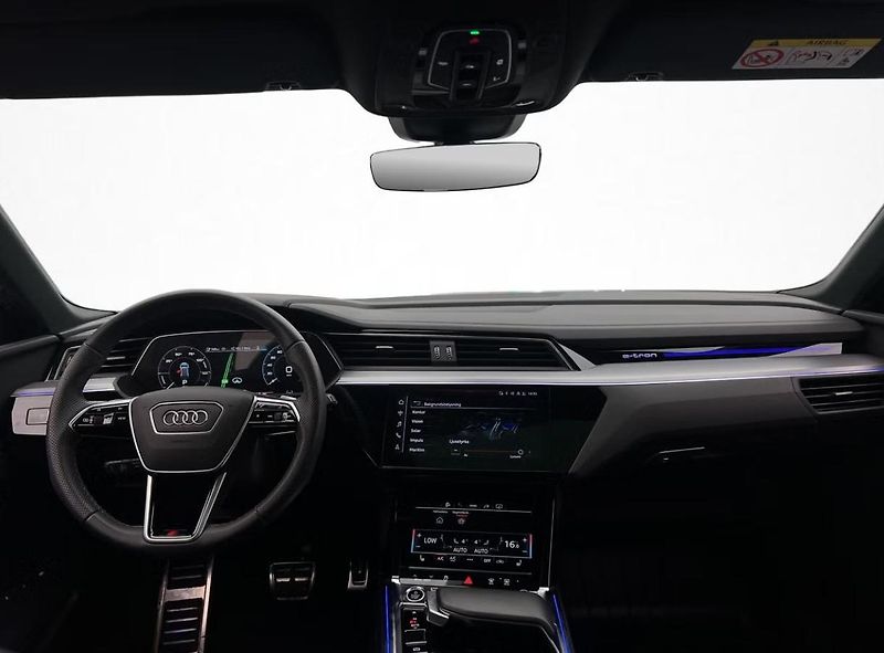 Audi Q8 e-tron 55 Q 360kam Vzduch Tažné Pano  - fotka 14 z 37