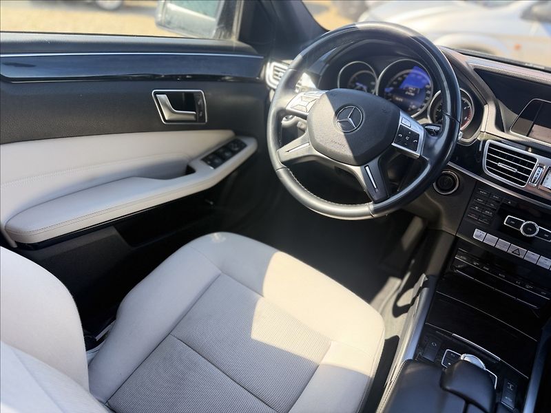 Mercedes-Benz Třídy E 250CDI 4-MATIC NOVÉ V ČR - fotka 27 z 35