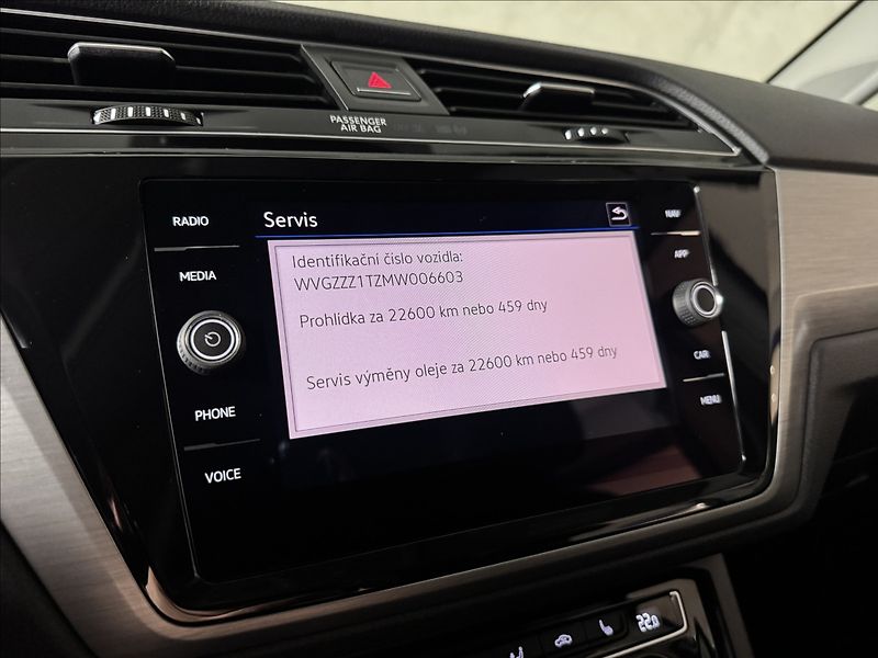 Volkswagen Touran 2,0 TDi  DSG Comfortline Tažné - fotka 30 z 43