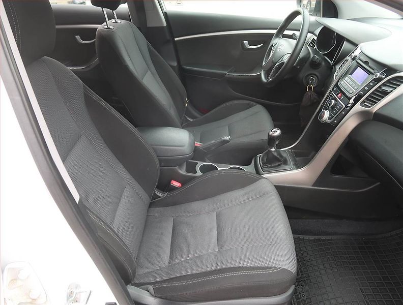 Hyundai i30 (2016) 1.6 MPI, Tempomat - fotka 9 z 16