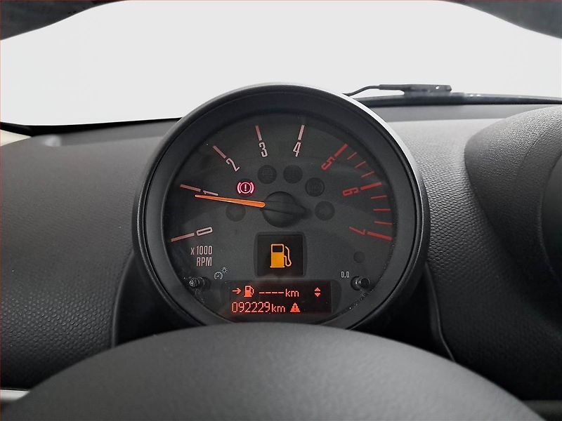 Mini Countryman (2016) Cooper D ALL4, 4X4 - fotka 11 z 17