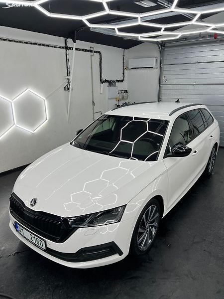 Škoda Octavia 2,0 TDI Sportline paket - fotka 14 z 43