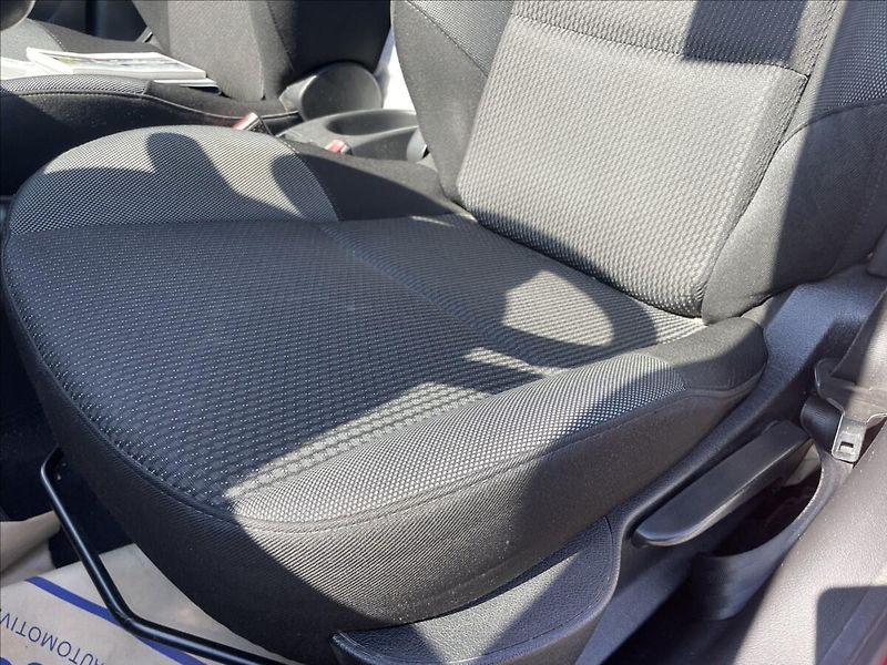 Peugeot 207 1,4 i 54kw Klima ESP po STK - fotka 19 z 33