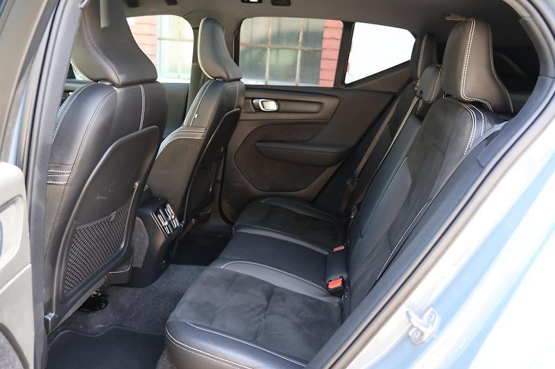 Volvo XC40 (2021) Recharge Pro, Twin motor (AWD) - fotka 8 z 25