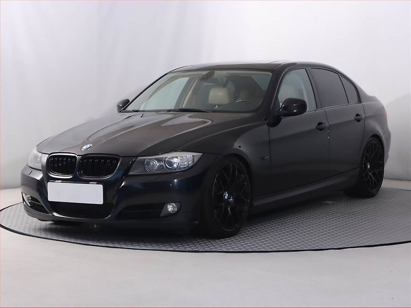 BMW Řada 3 (2010) 330 i, Automat, Serv.kniha - fotka 2 z 20
