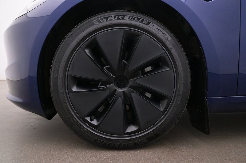 Tesla Model 3 Long Range AWD Highland - fotka 6 z 23
