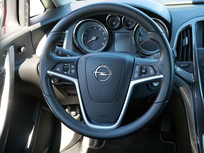 Opel Astra (2013) 1.4 T, ČR, AC, xenon, navi - fotka 14 z 23
