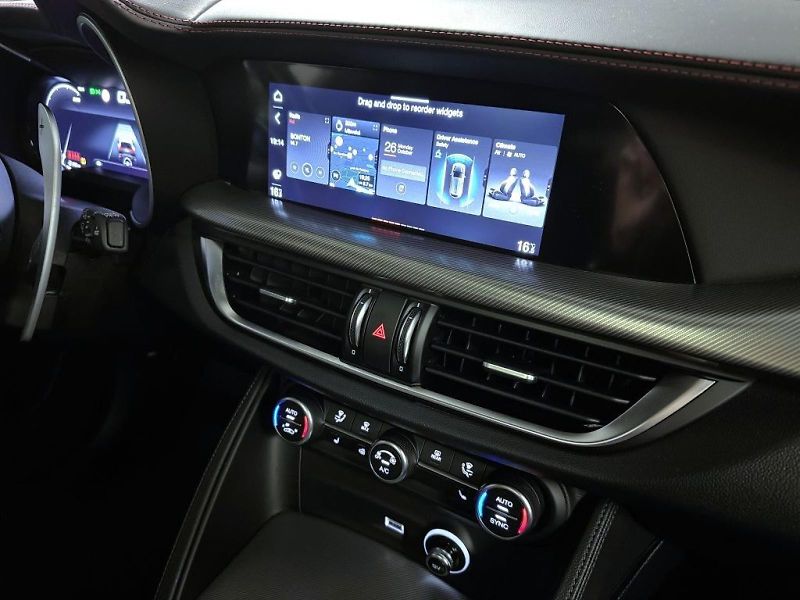 Alfa Romeo Stelvio (2024) 2.0T 280k AT8 ZF Q4 4x4 Compet - fotka 10 z 23