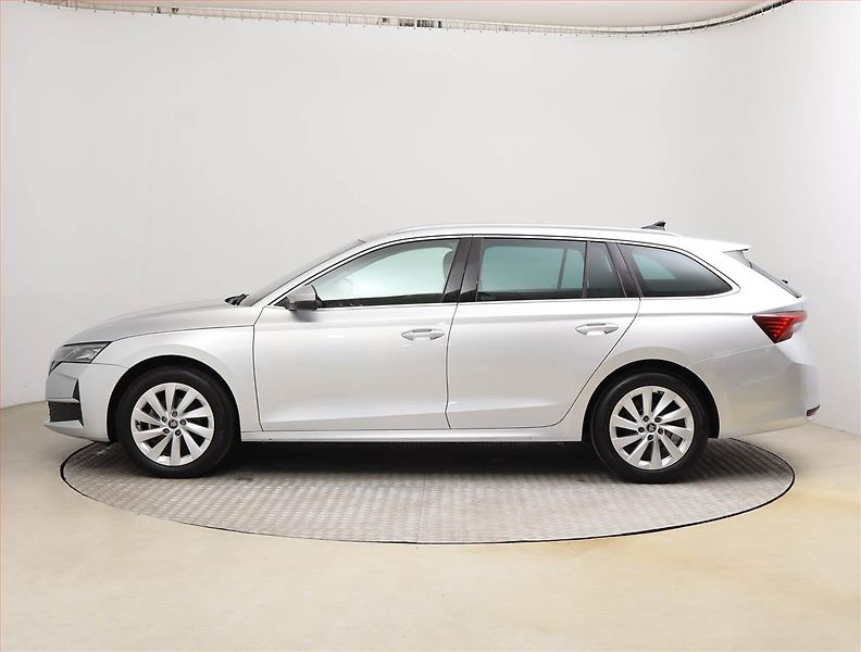 Škoda Octavia (2025) Top Selection 1.5 eTSI mHEV - fotka 3 z 22