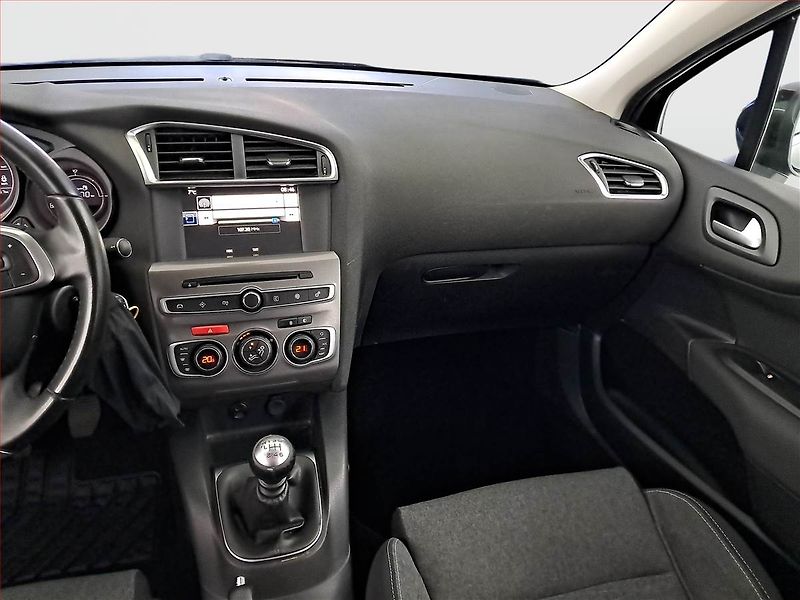Citroën C4 (2017) 1.6 BlueHDi, Serv.kniha - fotka 8 z 18