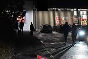 Chodci by měli být opatrní i na parkovištích před obchody. Pro řidiče se často stávají neviditelnými.