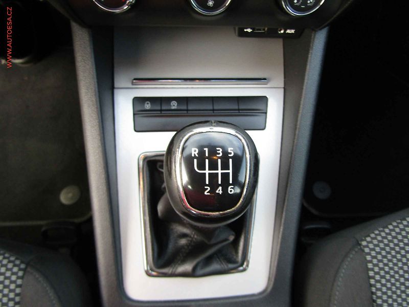 Škoda Octavia (2013) 1.4 TSi, ČR, Ambition, AC, TZ - fotka 15 z 18