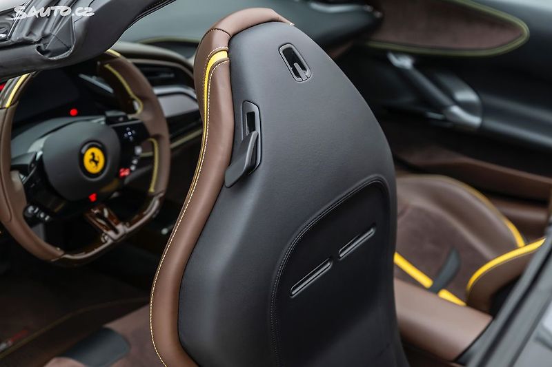 Ferrari SF90 Spider*FULL carbon*metalíza - fotka 32 z 47