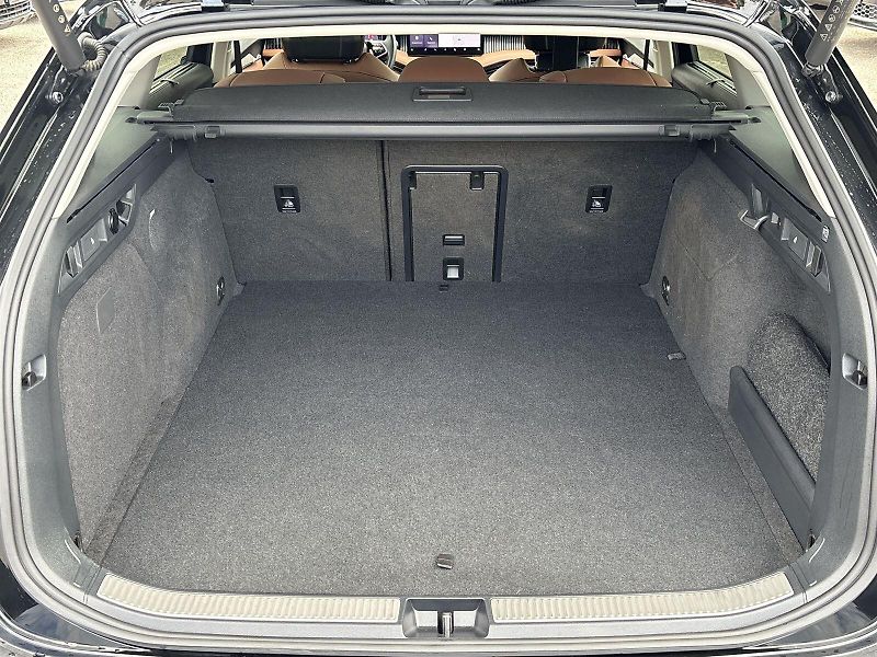 Škoda Superb (2025) Combi 1.5 TSI iV DSG L&K - fotka 32 z 33
