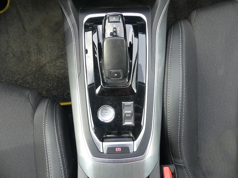 Peugeot 308 (2019) 1,2 PT 130 EAT8 - fotka 17 z 21