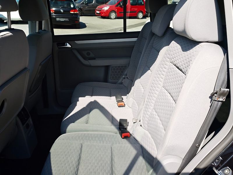 Volkswagen Touran (2009) Comfort 1,9 TDI 77 Kw - fotka 12 z 33