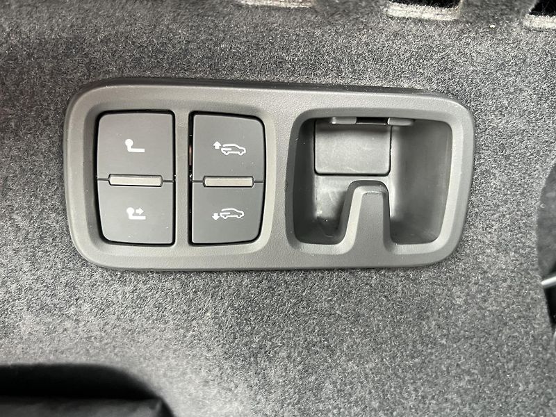 Audi Q8 55 TFSi QUATTRO S-LINE, TAŽNÉ - fotka 27 z 29
