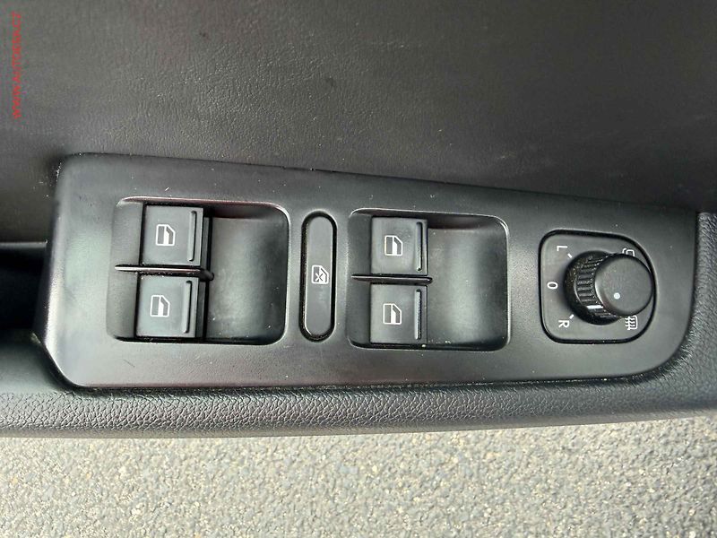 Škoda Superb (2012) 2.0 TDi, Elegance, DSG - fotka 11 z 18