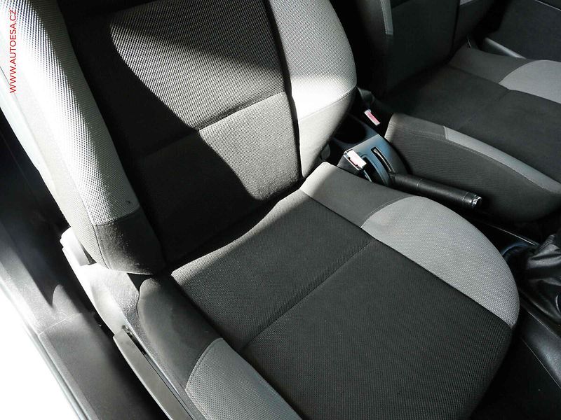 Peugeot 207 (2008) 1.4i, 2.maj, AC - fotka 11 z 17