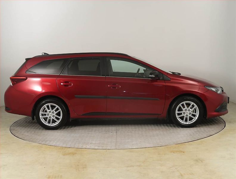 Toyota Auris (2018) 1.6 Valvematic, Tempomat - fotka 6 z 21