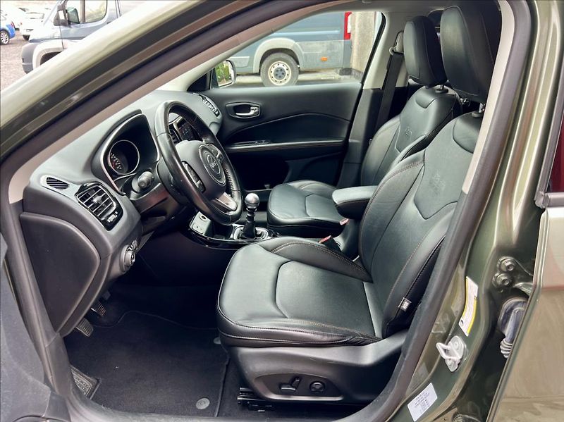 Jeep Compass 1,4 m-Air LIMITED my19 - fotka 11 z 45