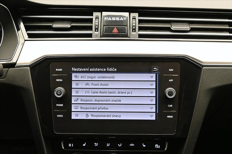 Volkswagen Passat 2,0 TDI 110 kW DSG Elegance Zá - fotka 20 z 33