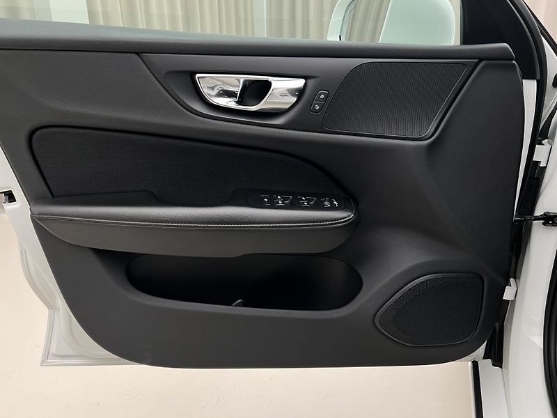 Volvo V60 D3 MOMENTUM MAN - fotka 7 z 41